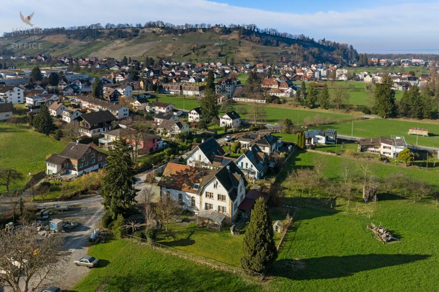 Straordinaria casa unifamiliare (ex chiesetta) in una posizione tranquilla con grande potenziale di sviluppo (casa multigenerazionale possibile) - Foto 5 di 13