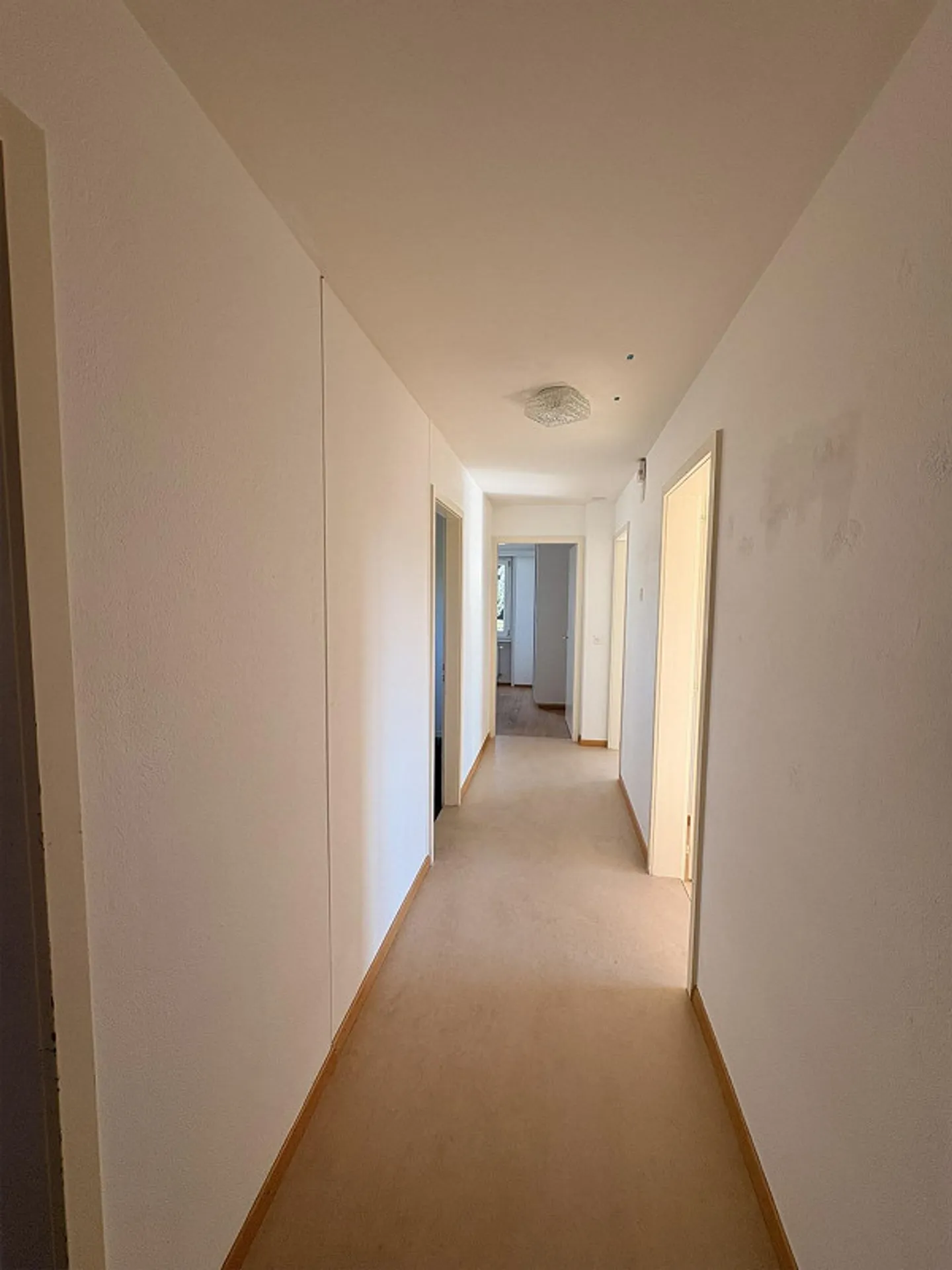 Luminoso appartamento di 3 stanze con balcone ad Affoltern im Emmental - Foto 13 di 15