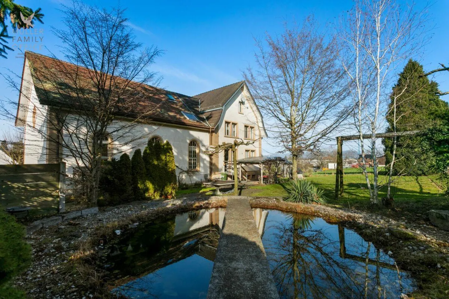 Straordinaria casa unifamiliare (ex chiesetta) in una posizione tranquilla con grande potenziale di sviluppo (casa multigenerazionale possibile) - Foto 7 di 13