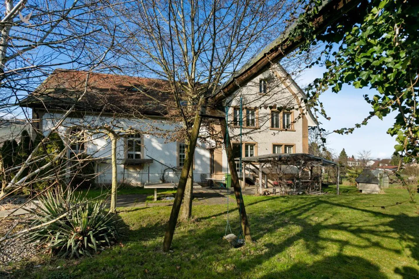 Straordinaria casa unifamiliare (ex chiesetta) in una posizione tranquilla con grande potenziale di sviluppo (casa multigenerazionale possibile) - Foto 9 di 13