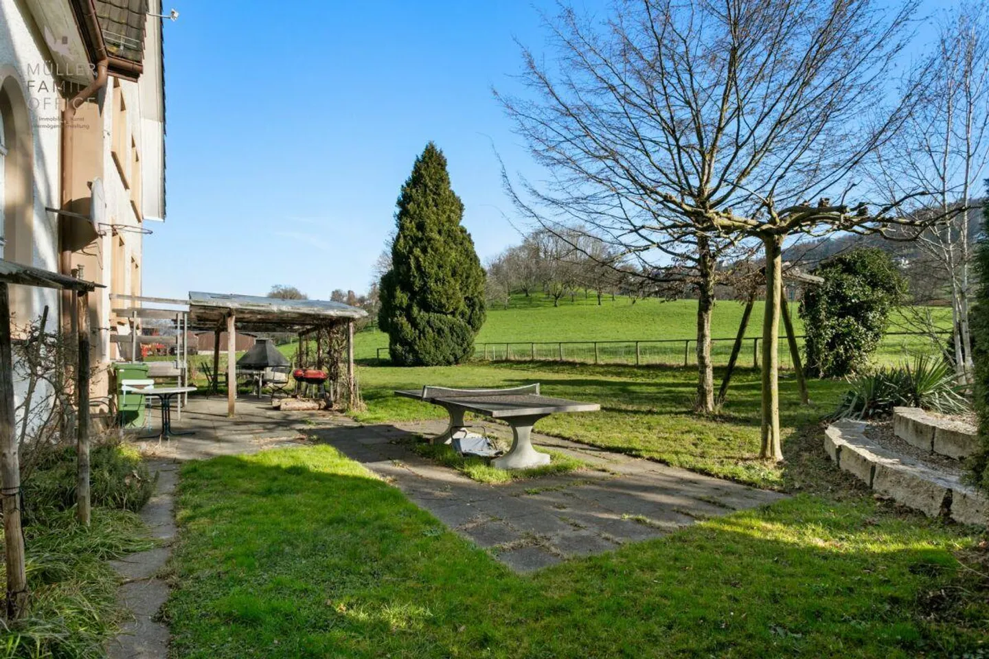 Straordinaria casa unifamiliare (ex chiesetta) in una posizione tranquilla con grande potenziale di sviluppo (casa multigenerazionale possibile) - Foto 10 di 13