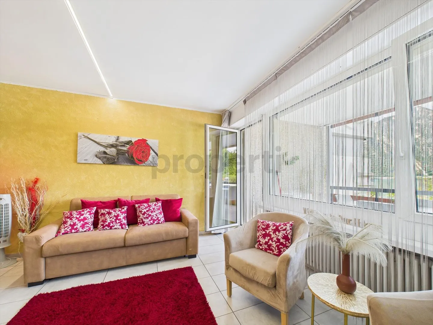 Appartamento 2,5 locali con vista lago e piscina - ideale come residenza principale, seconda casa o investimento per affitti a breve termine! - Foto 4 di 10