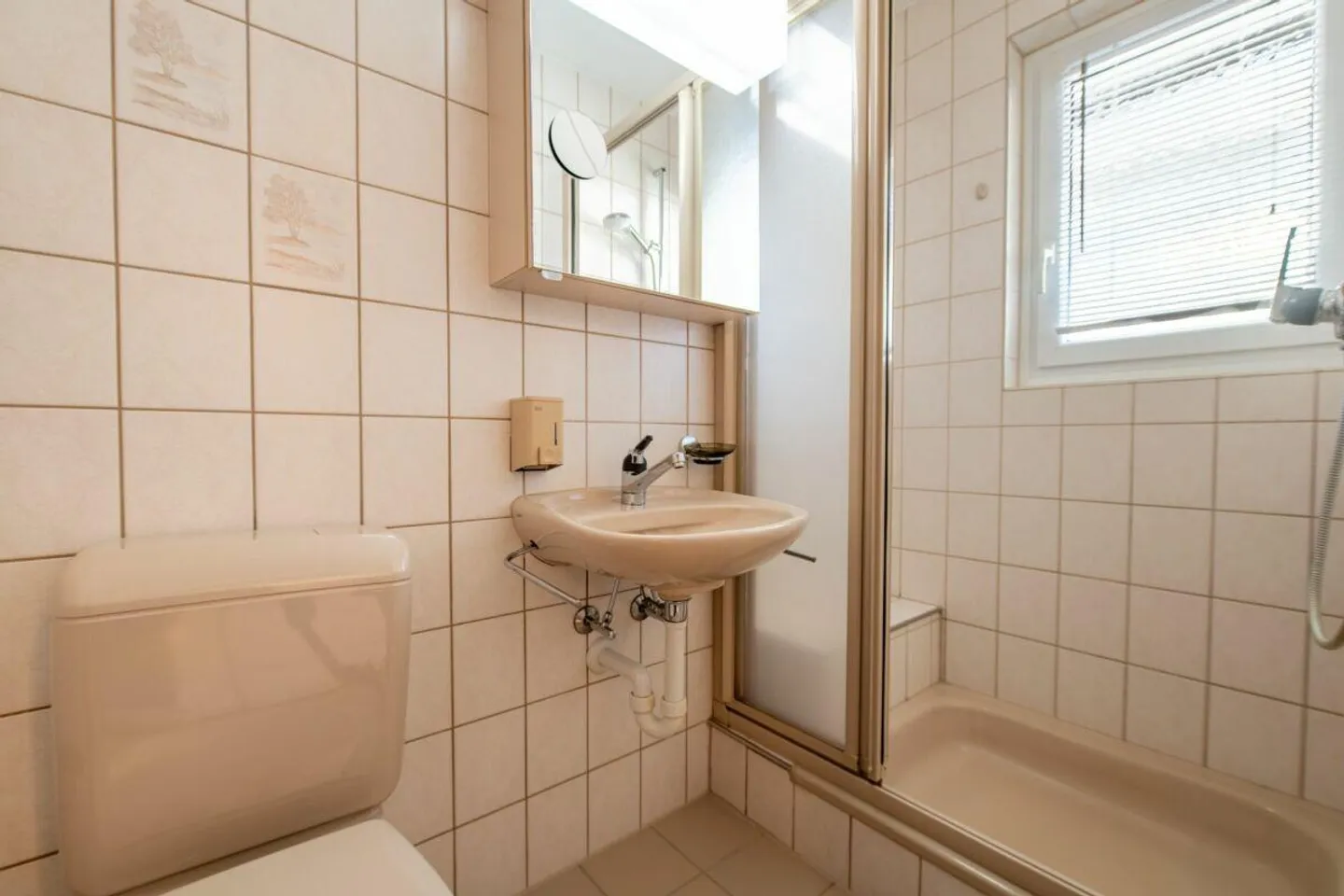 Casa bifamiliare ben tenuta con molto spazio per la vita familiare - Foto 7 di 21