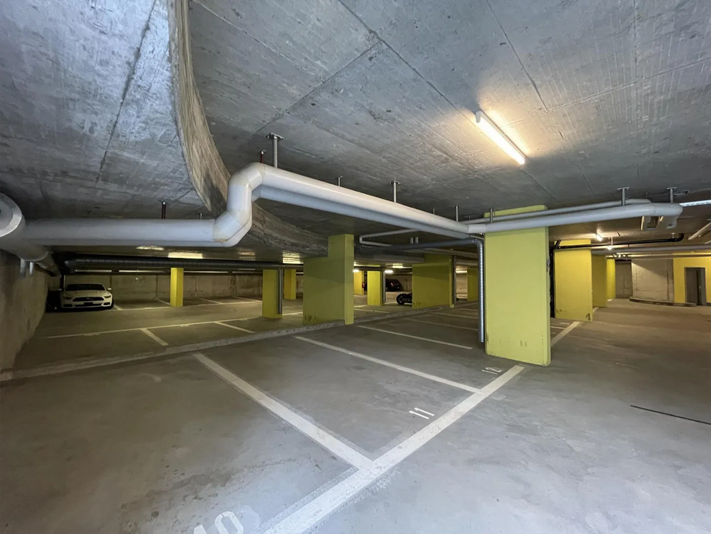 Spacious Office Space with Terrace - Photo 3 of 9