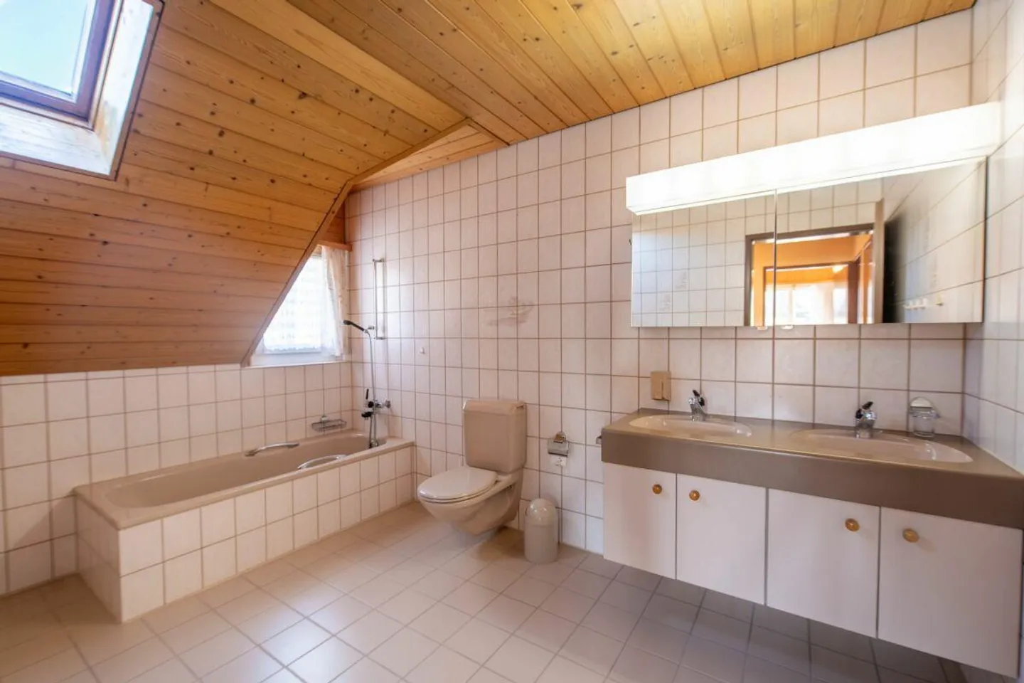 Casa bifamiliare ben tenuta con molto spazio per la vita familiare - Foto 14 di 21