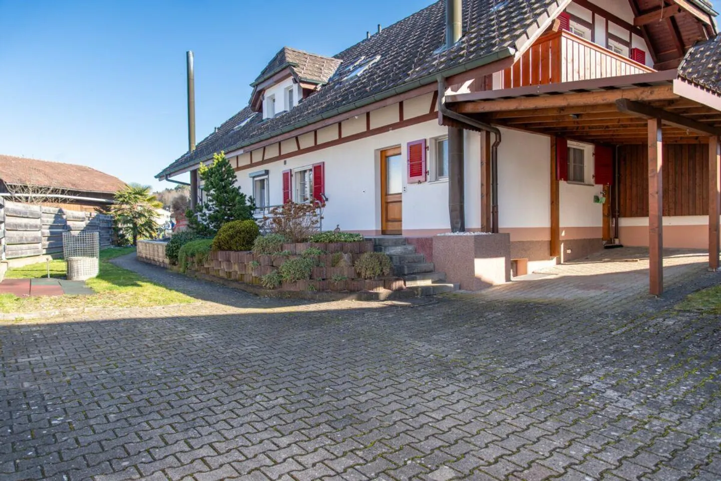 Casa bifamiliare ben tenuta con molto spazio per la vita familiare - Foto 17 di 21