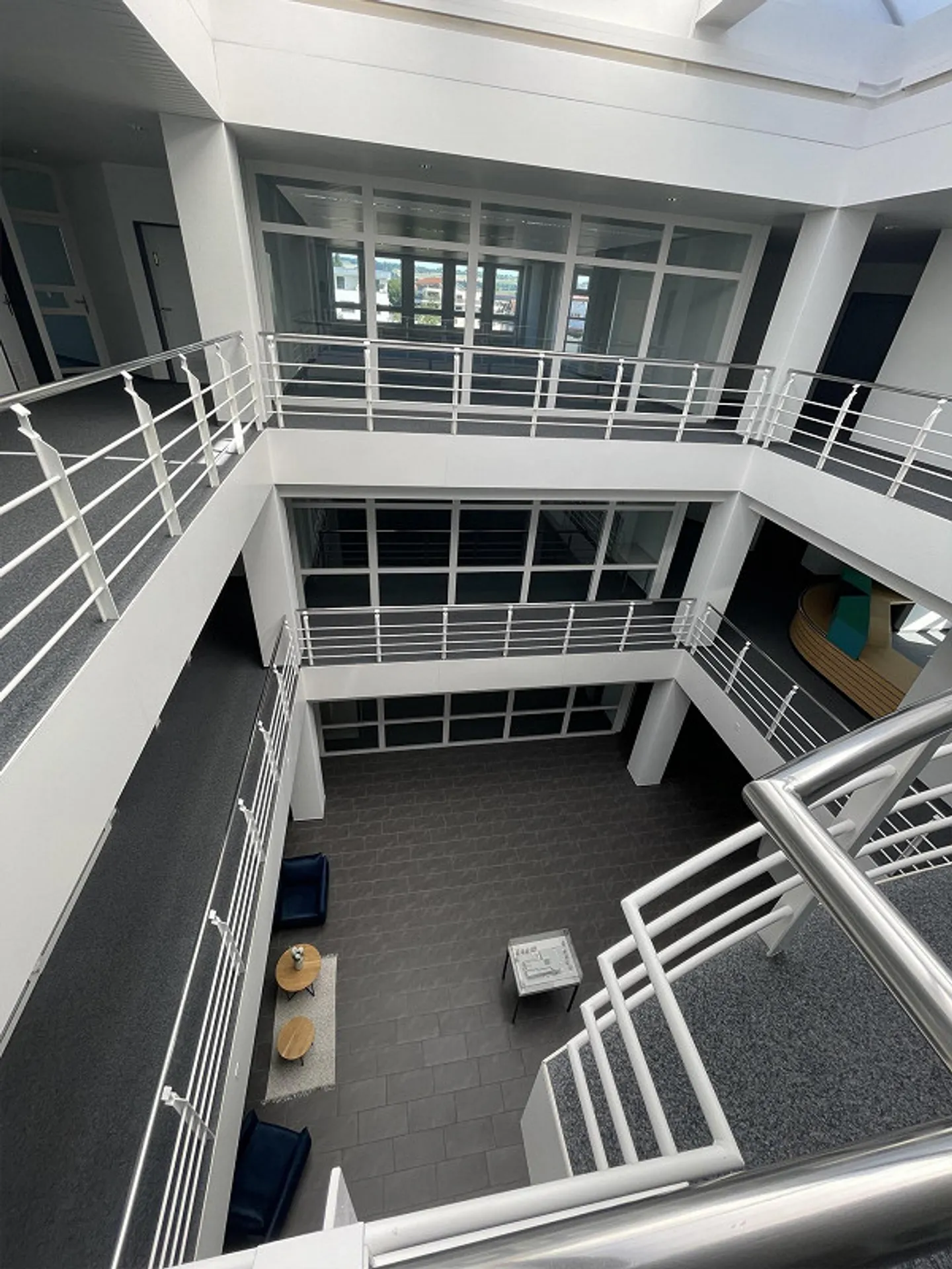 Spacious Office Space with Terrace - Photo 9 of 9