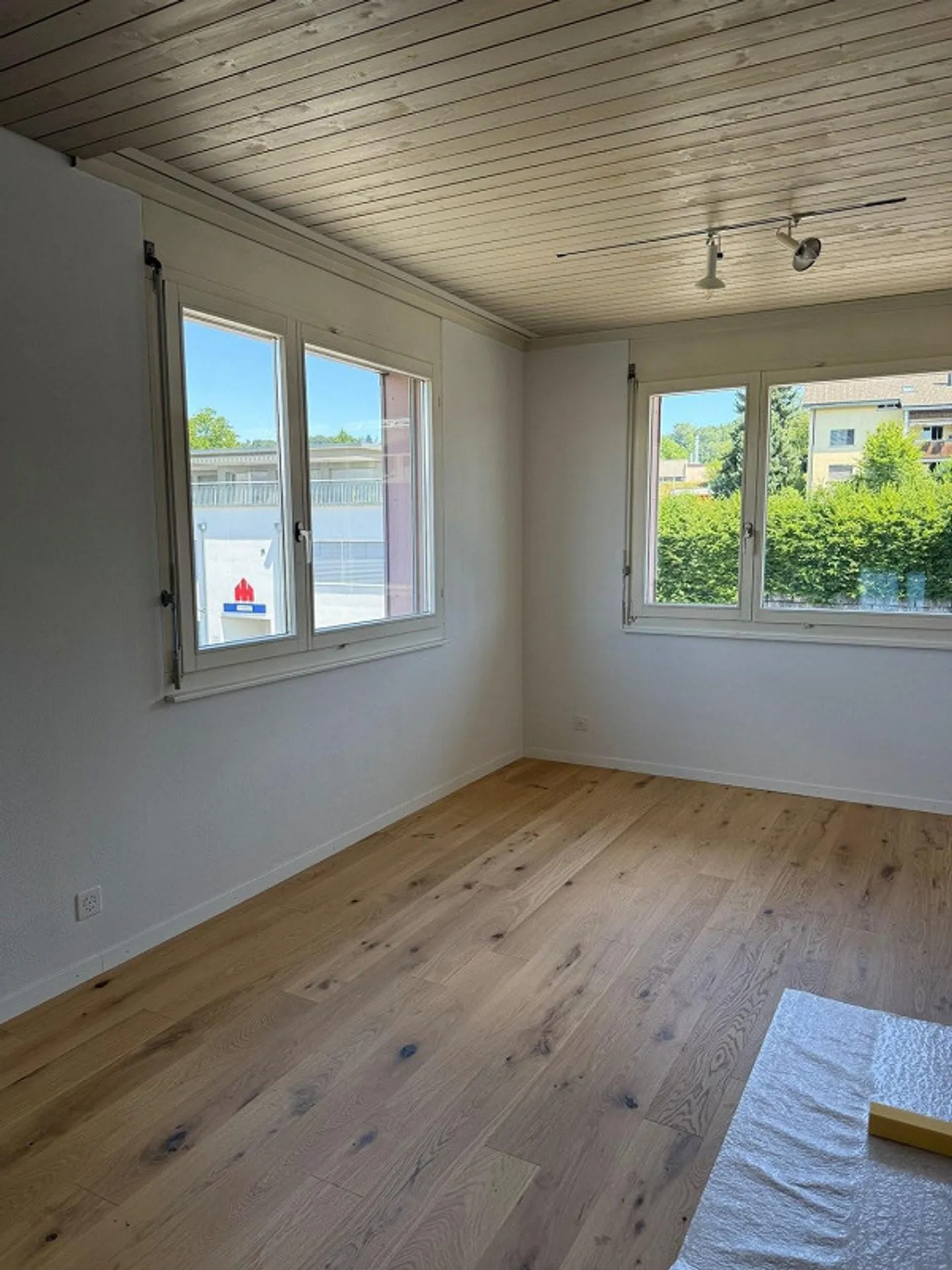 Ampio appartamento di 5,5 locali con terrazza, vista montagna e stufa svedese - Foto 9 di 13