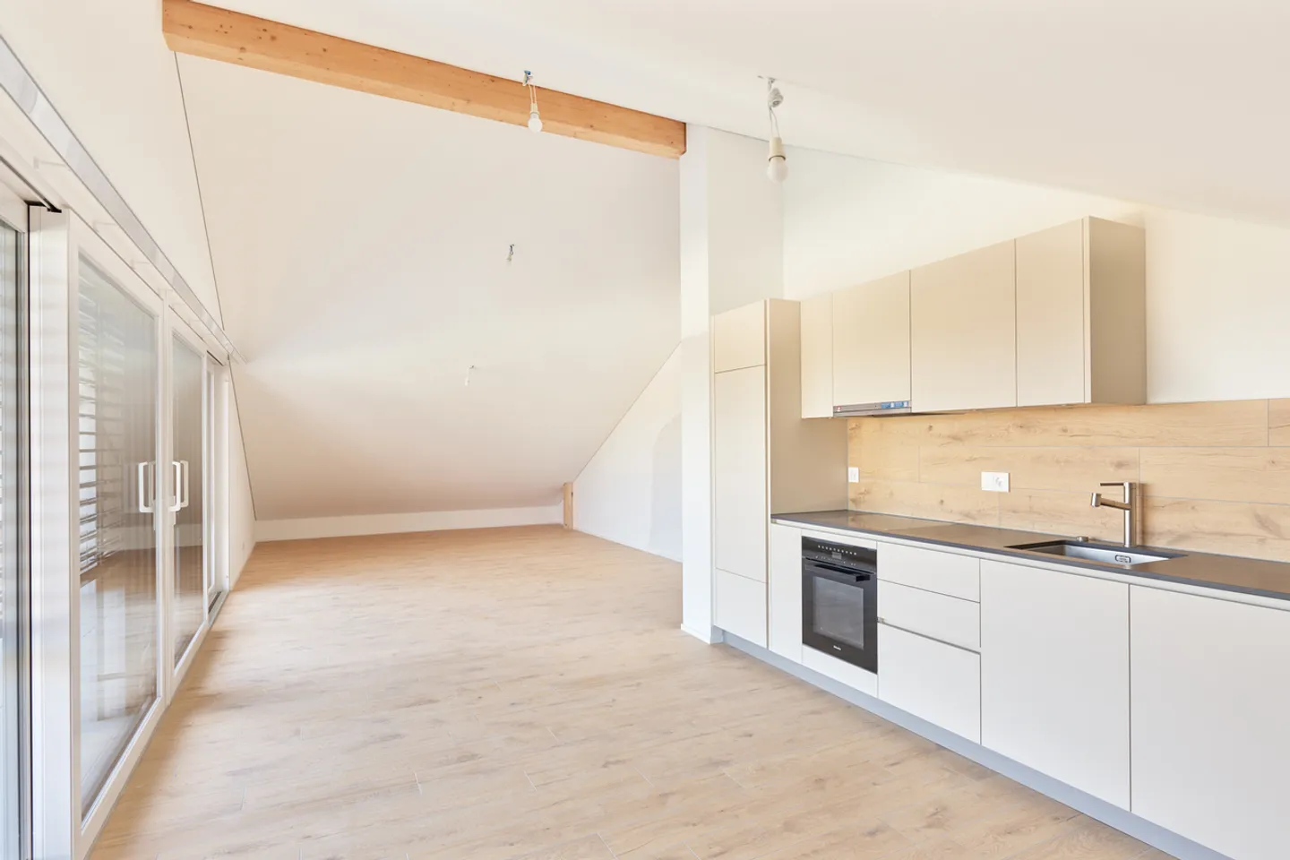 Luxuriöse Attique mit Balkon - Foto 1 von 6