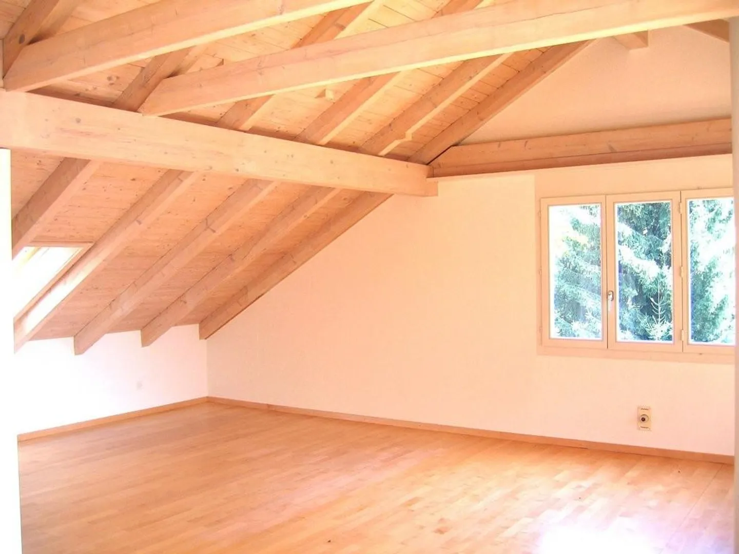 Charmantes Bijou im Grünen - 1.5-Zimmer-Wohnung mit Dachsitzplatz - Foto 2 von 6