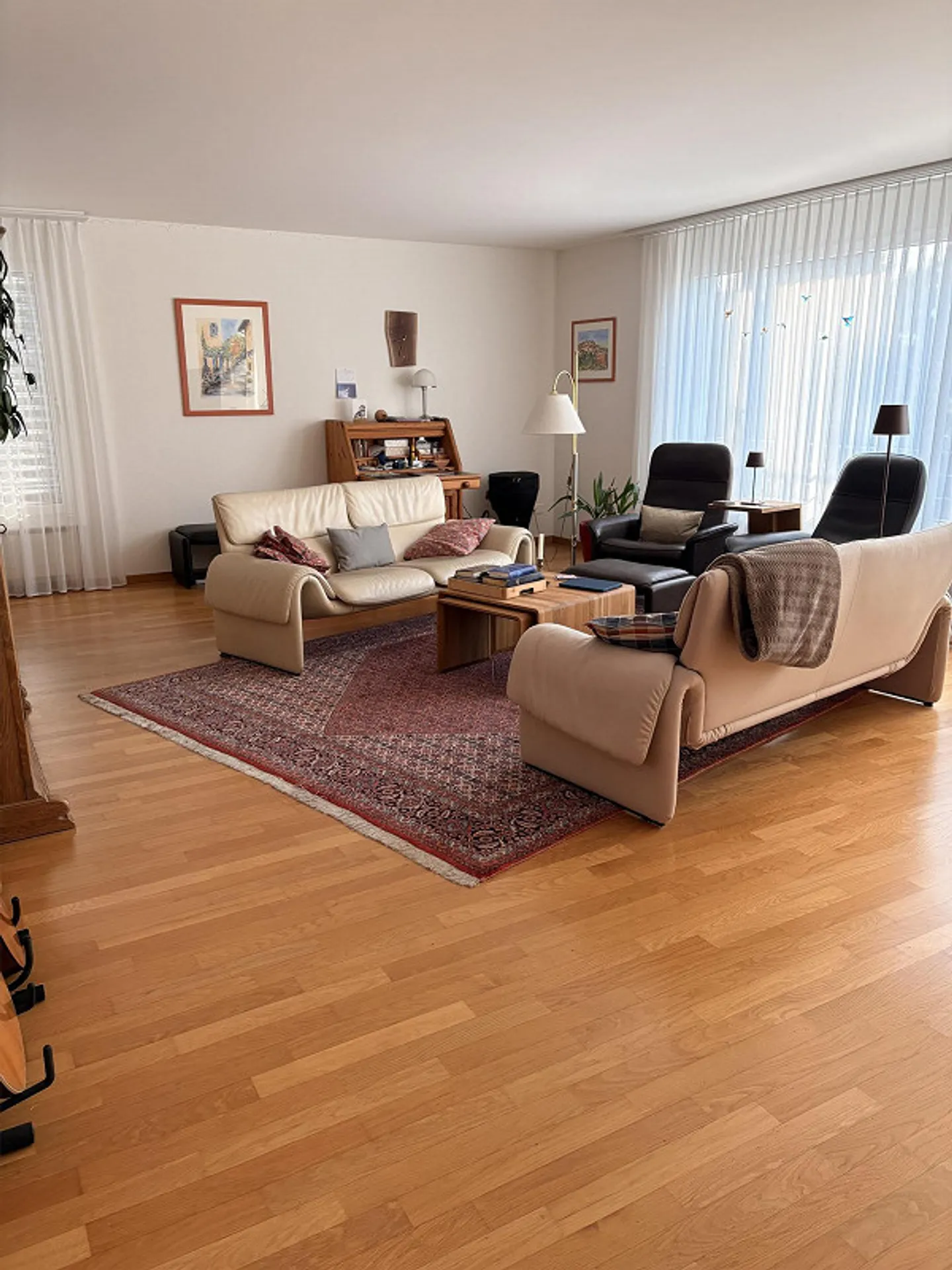 Appartement lumineux de 4,5 pièces dans un quartier calme à Steinhausen - Photo 1 sur 16