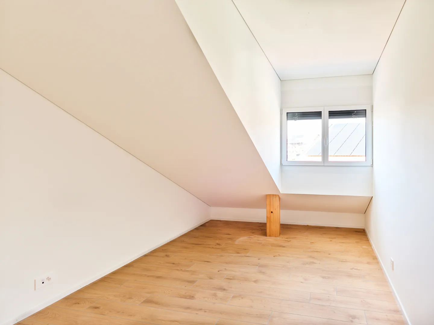 Luxuriöse Attique mit Balkon - Foto 4 von 6