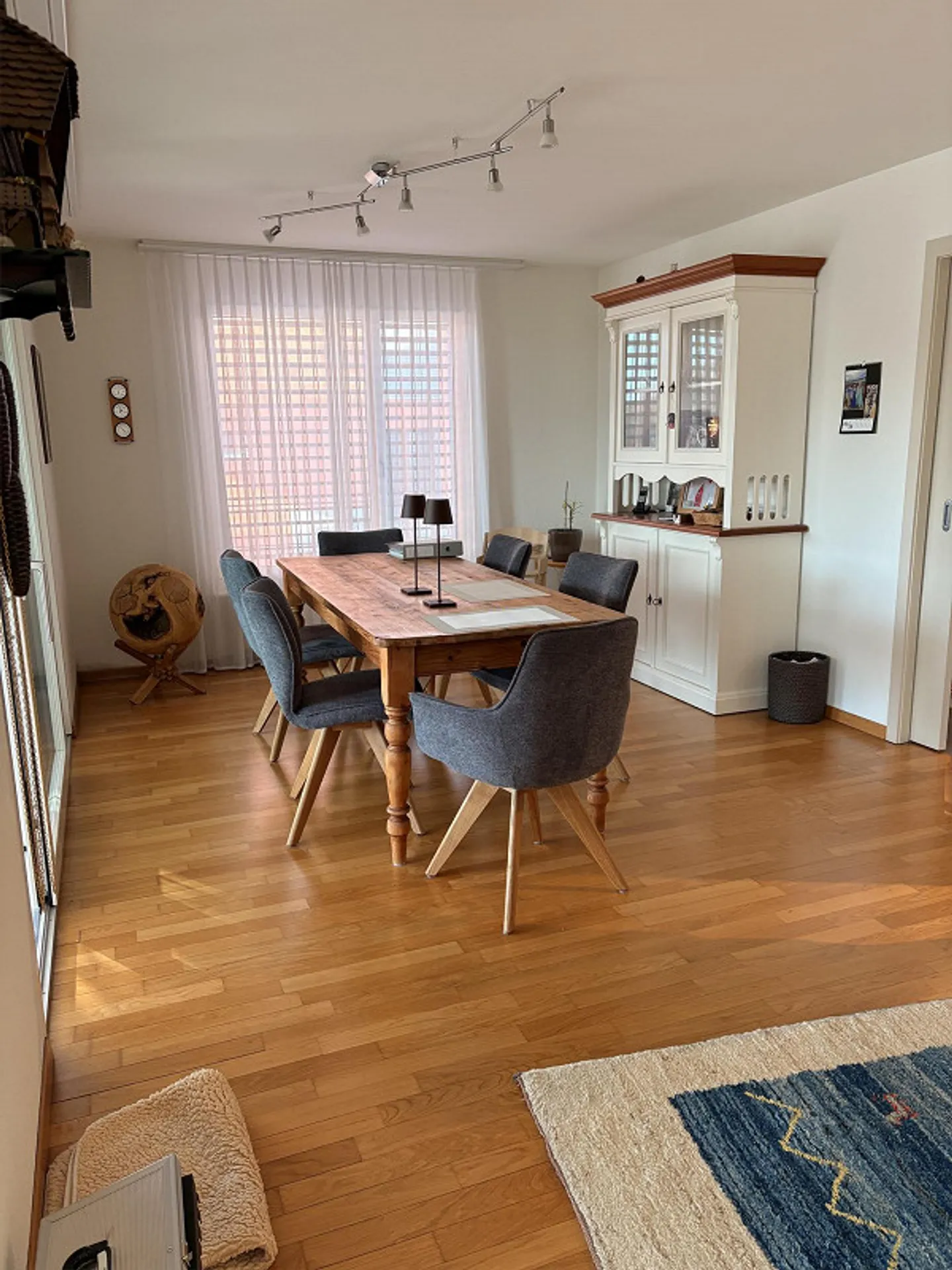 Appartement lumineux de 4,5 pièces dans un quartier calme à Steinhausen - Photo 3 sur 16