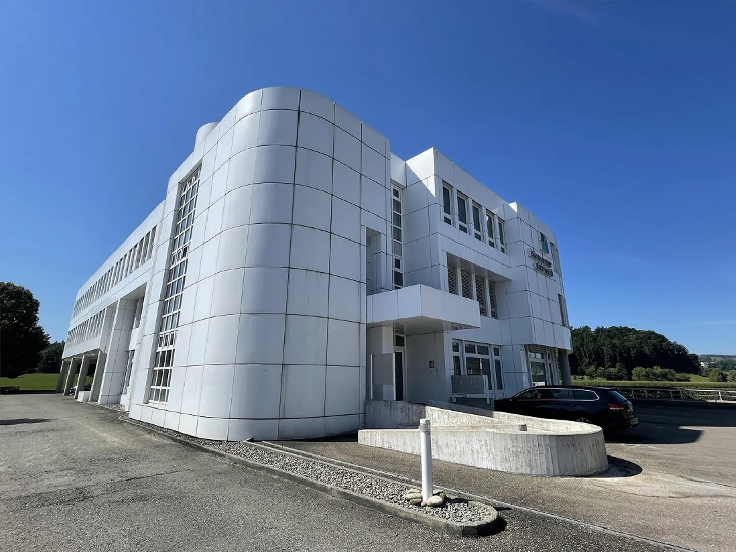 Grandi Uffici o Spazi Commerciali Luminosi - Posizione Comoda - Foto 2 di 5