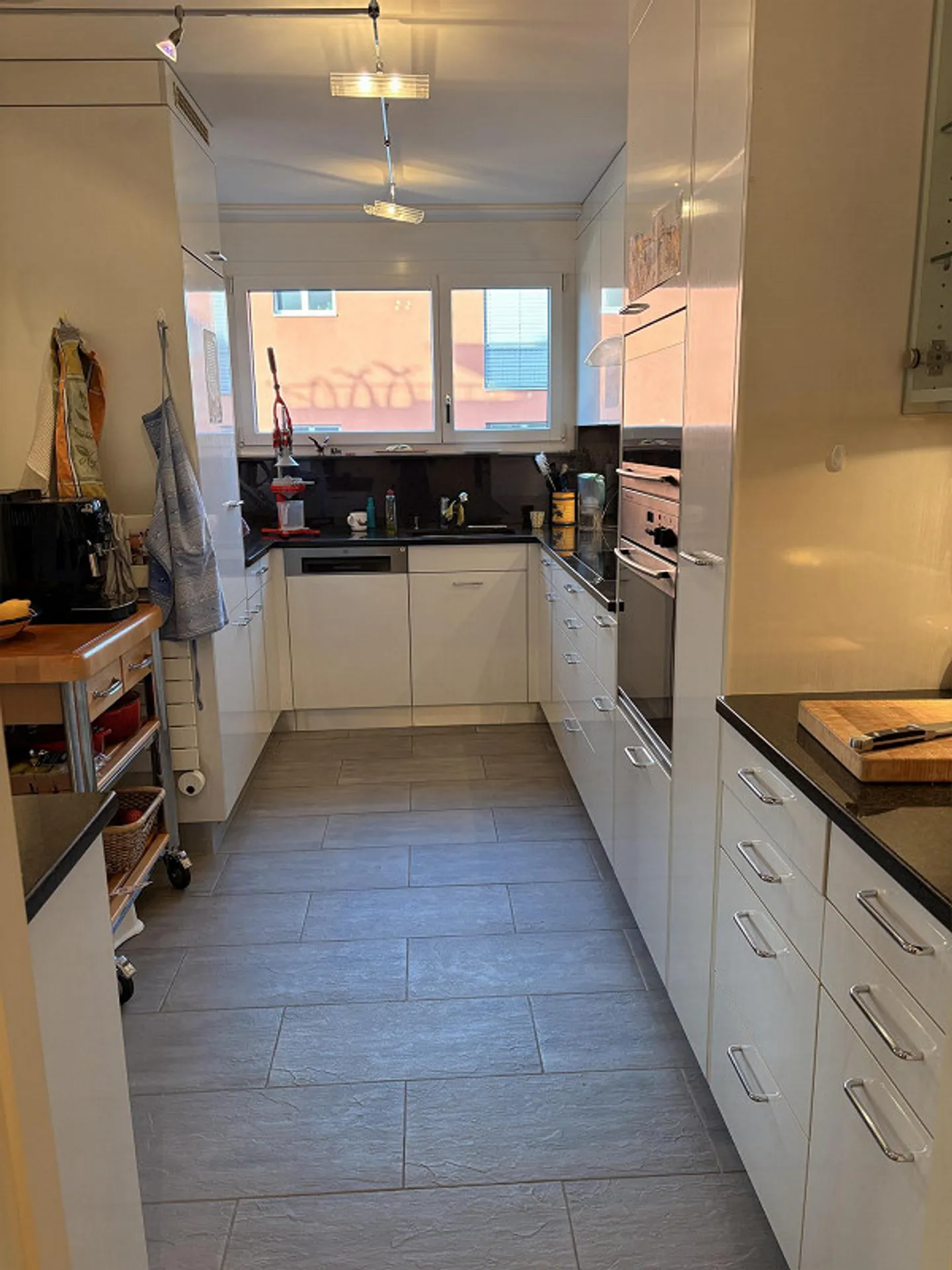 Appartement lumineux de 4,5 pièces dans un quartier calme à Steinhausen - Photo 8 sur 16