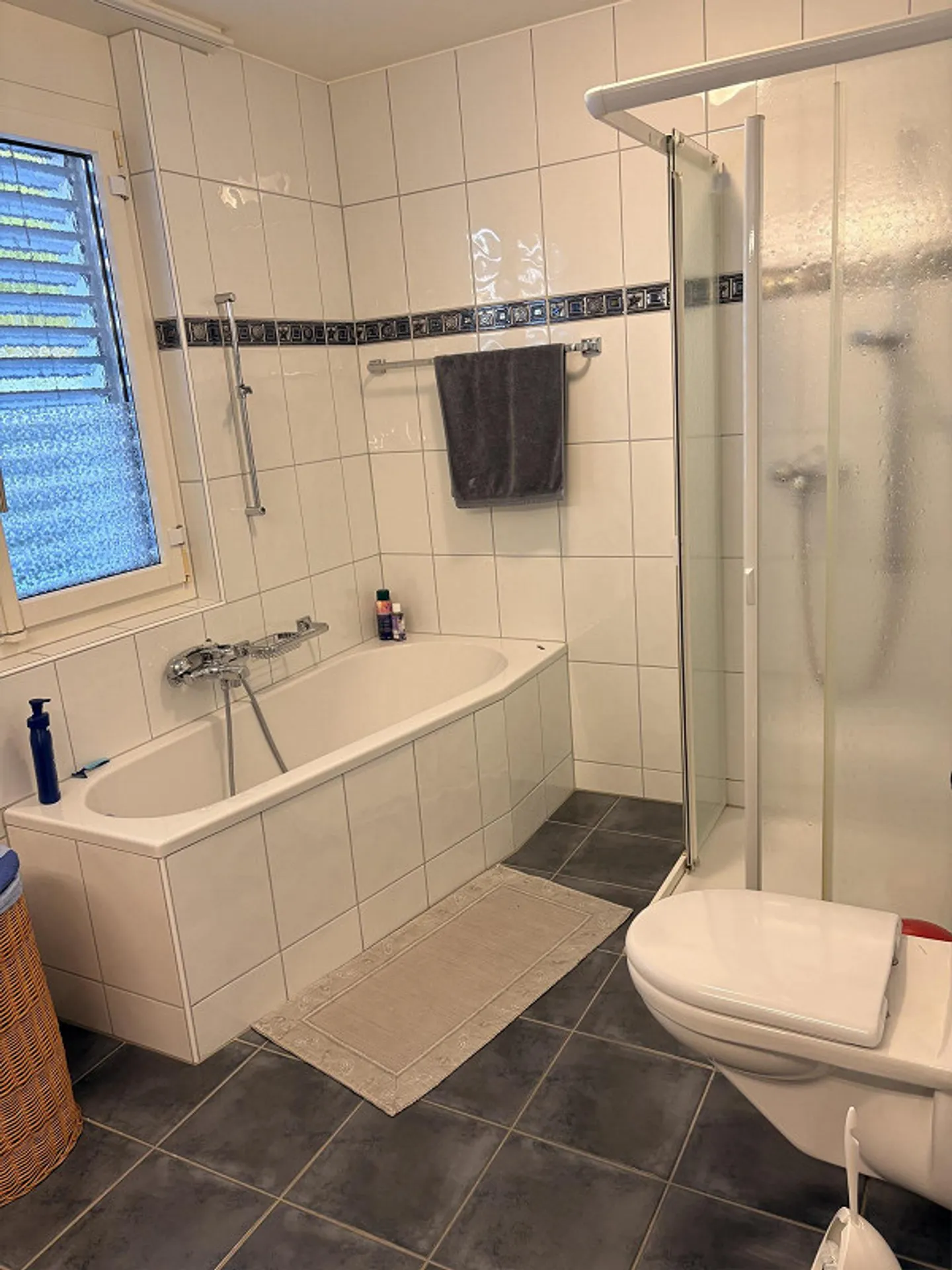 Appartement lumineux de 4,5 pièces dans un quartier calme à Steinhausen - Photo 10 sur 16