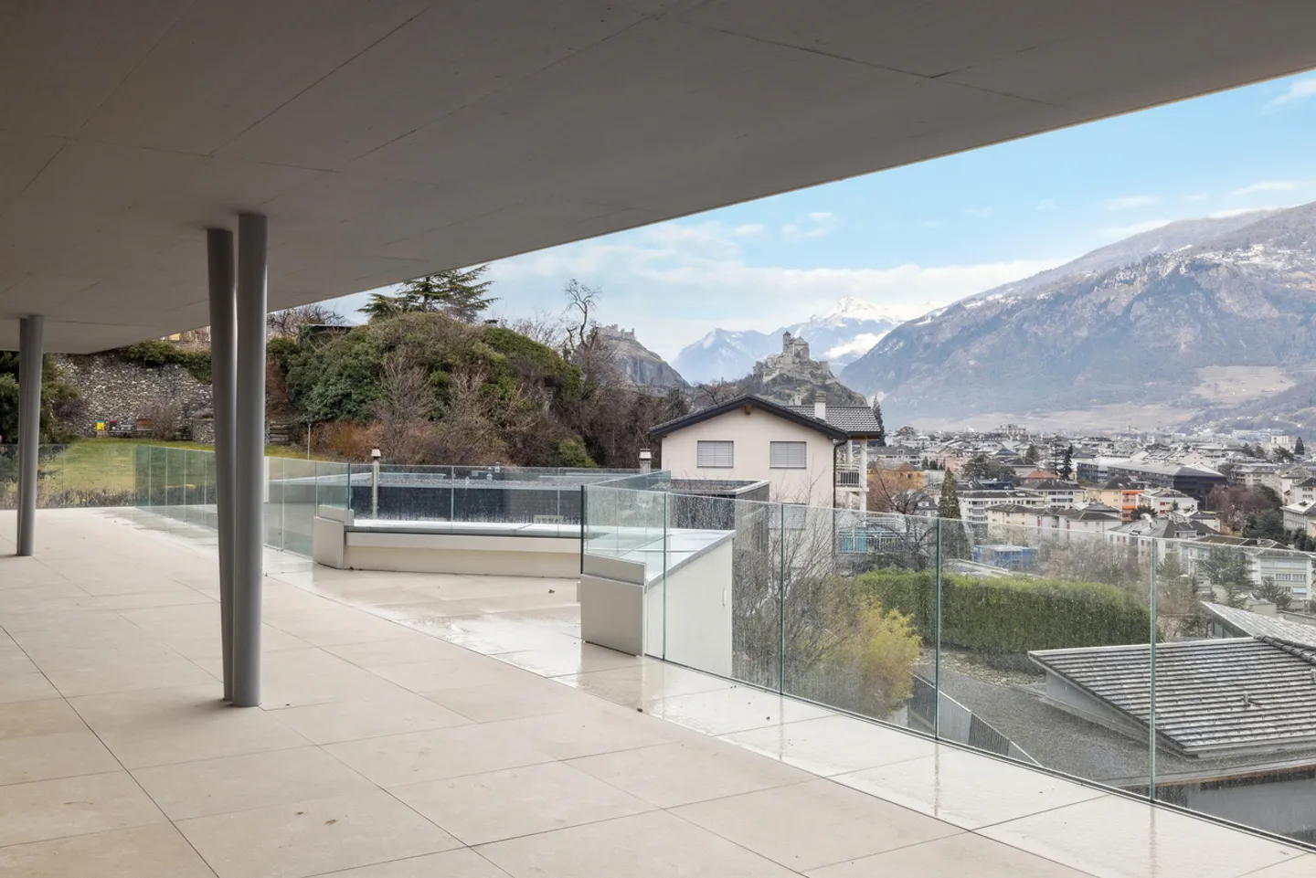 Attique exceptionnel avec vue sur les châteaux  - Photo 1 of 10