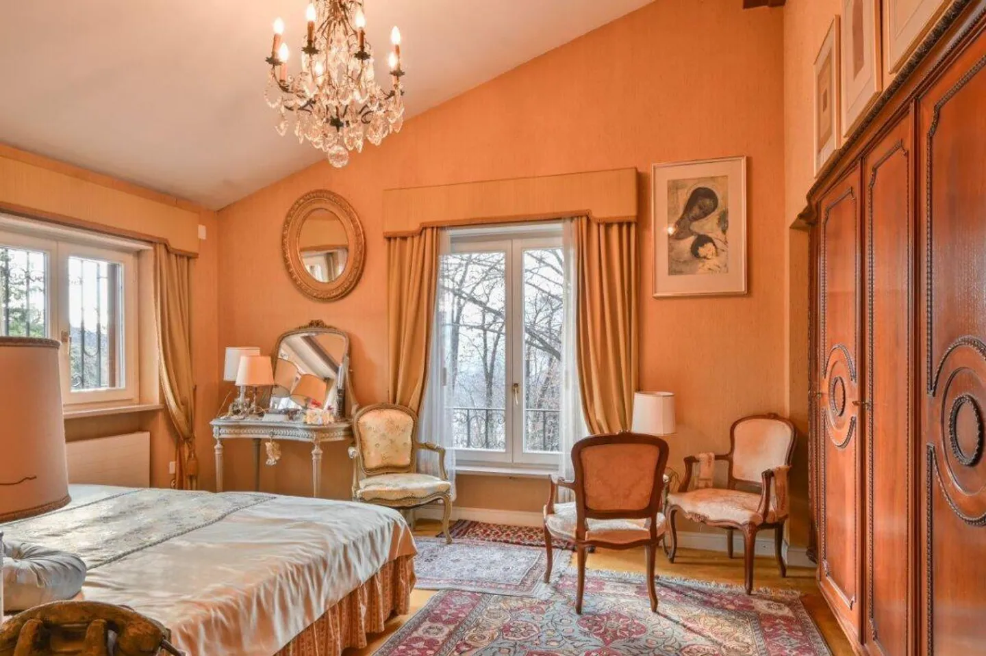 Prestigeträchtige Villa mit Pool in exklusiver Lage - Foto 13 von 18