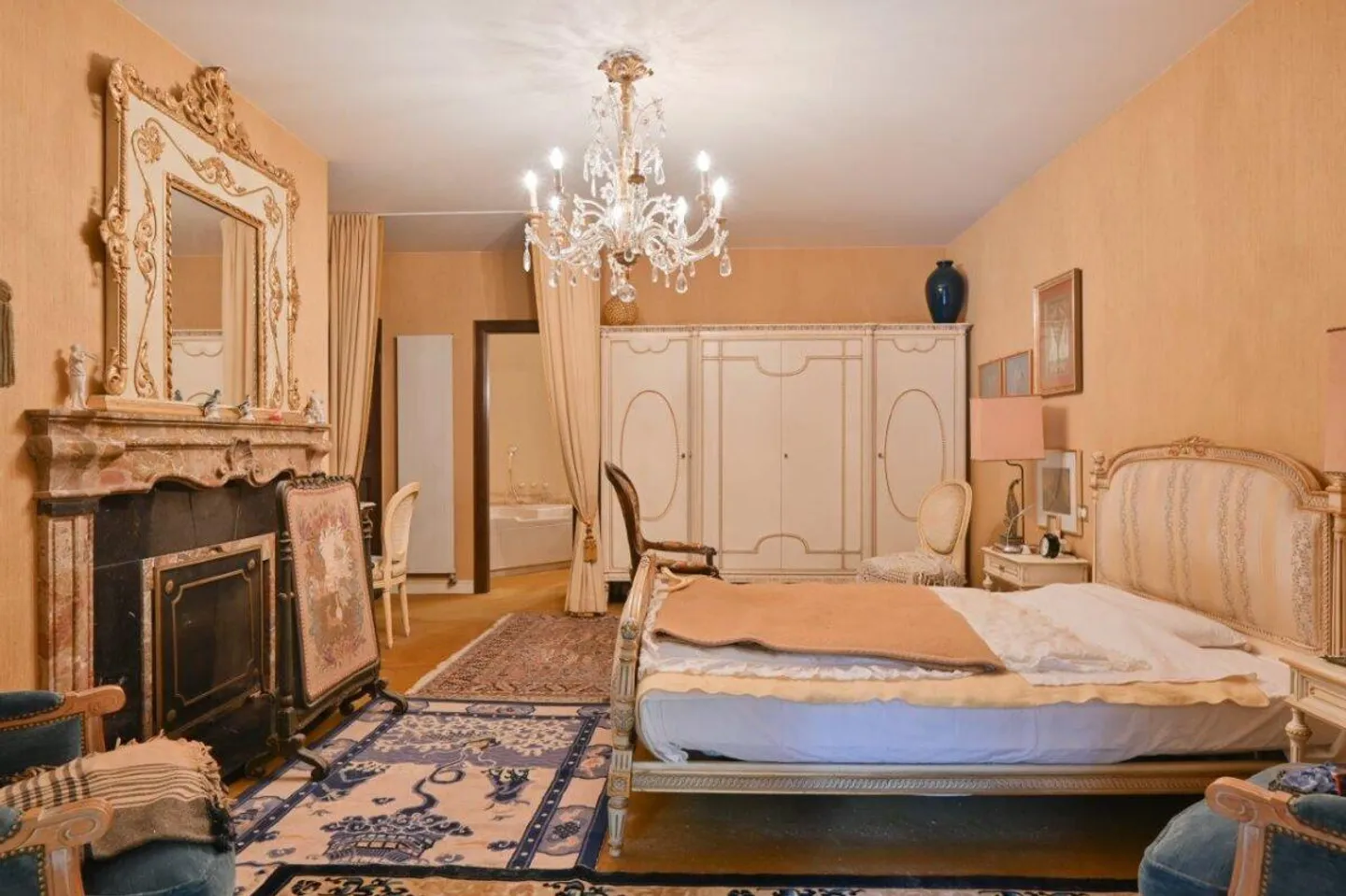 Prestigeträchtige Villa mit Pool in exklusiver Lage - Foto 15 von 18