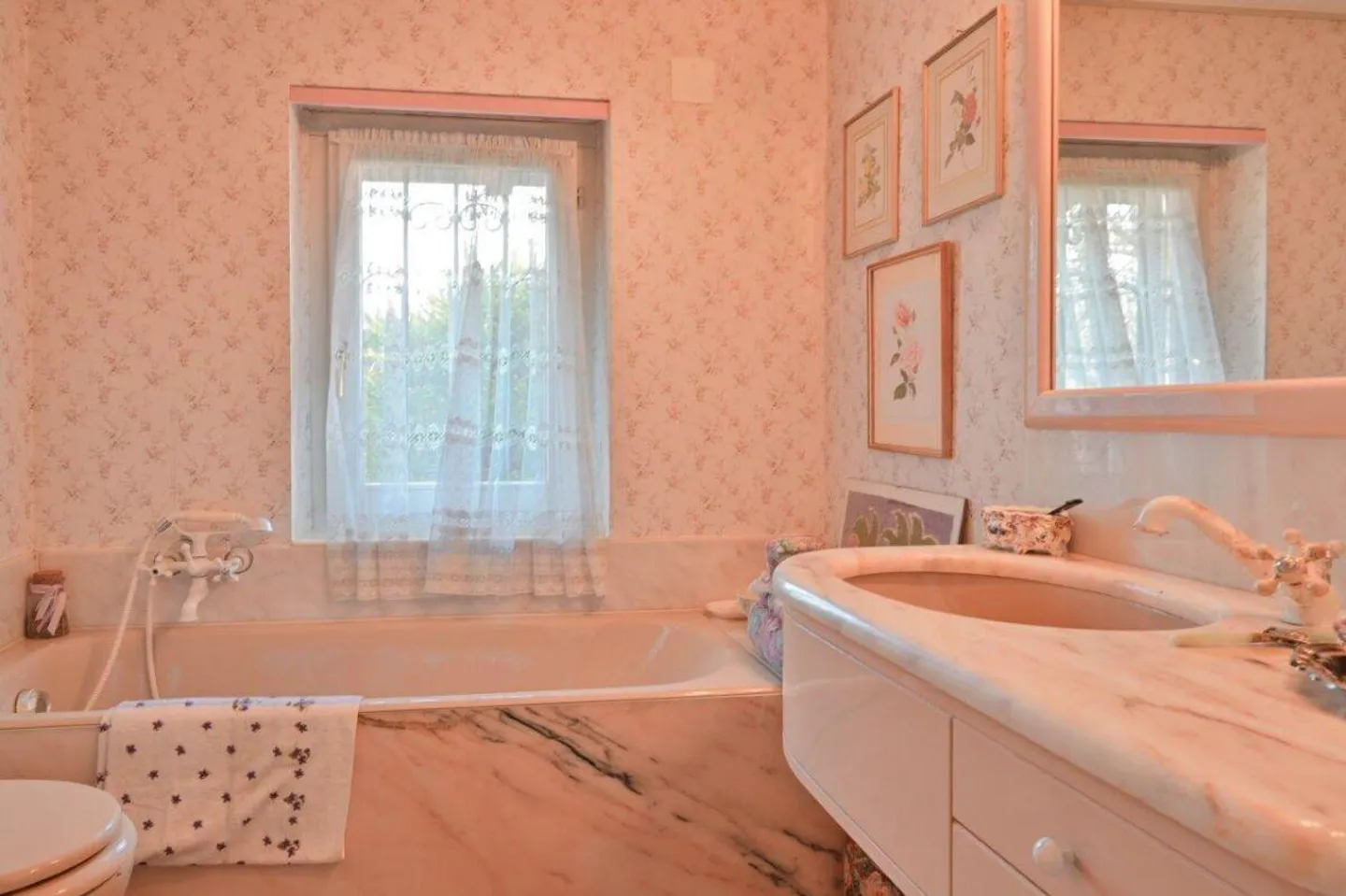 Prestigeträchtige Villa mit Pool in exklusiver Lage - Foto 18 von 18