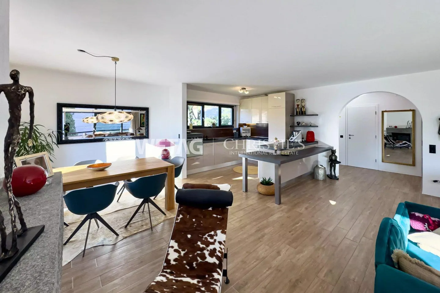Elegantes Attikageschoss mit Terrasse - Foto 4 von 9