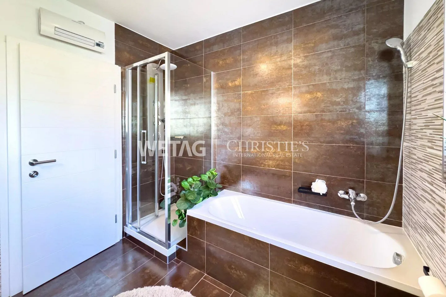 Elegantes Attikageschoss mit Terrasse - Foto 7 von 9