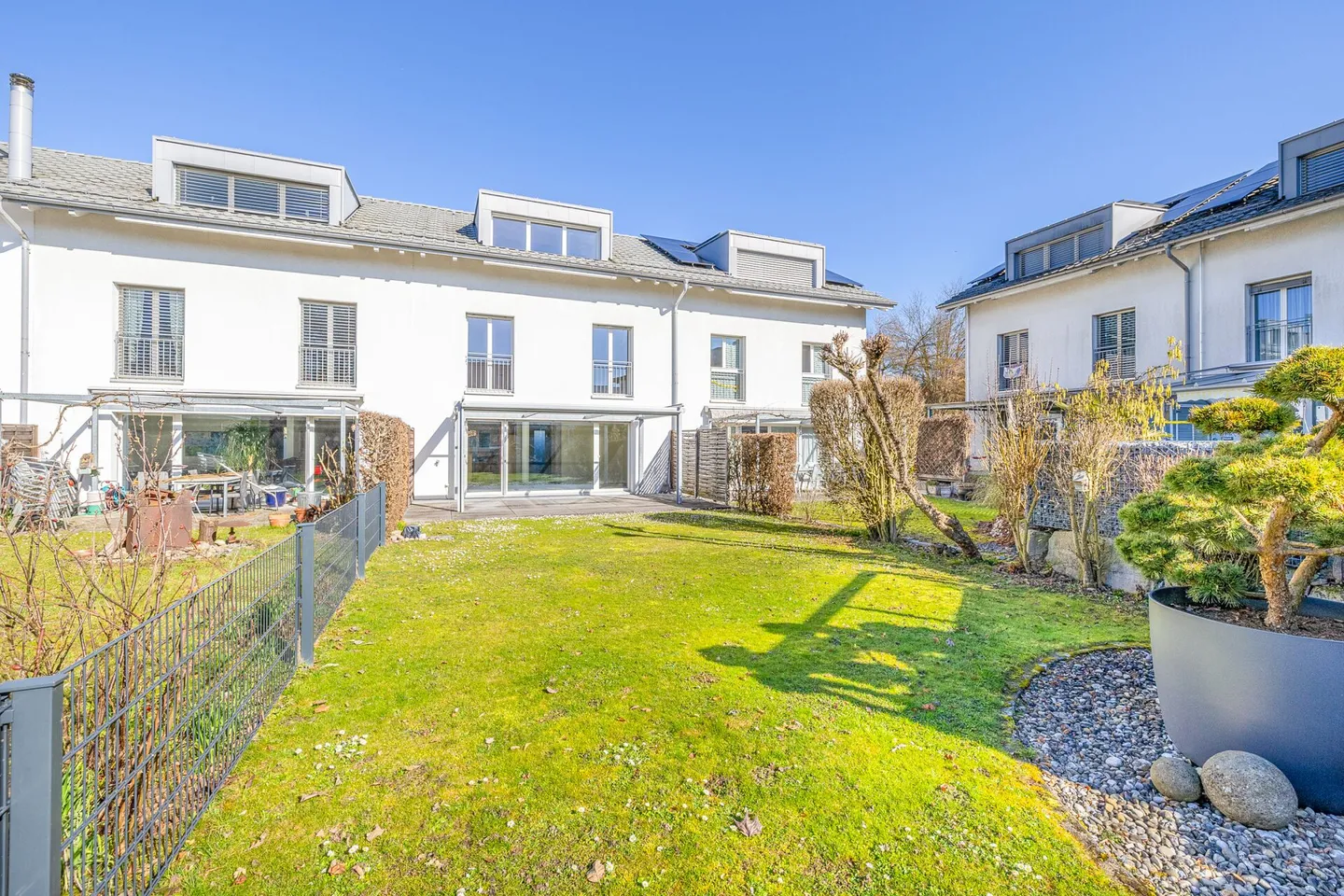 Large 6.5-room terraced house - Photo 1 of 13