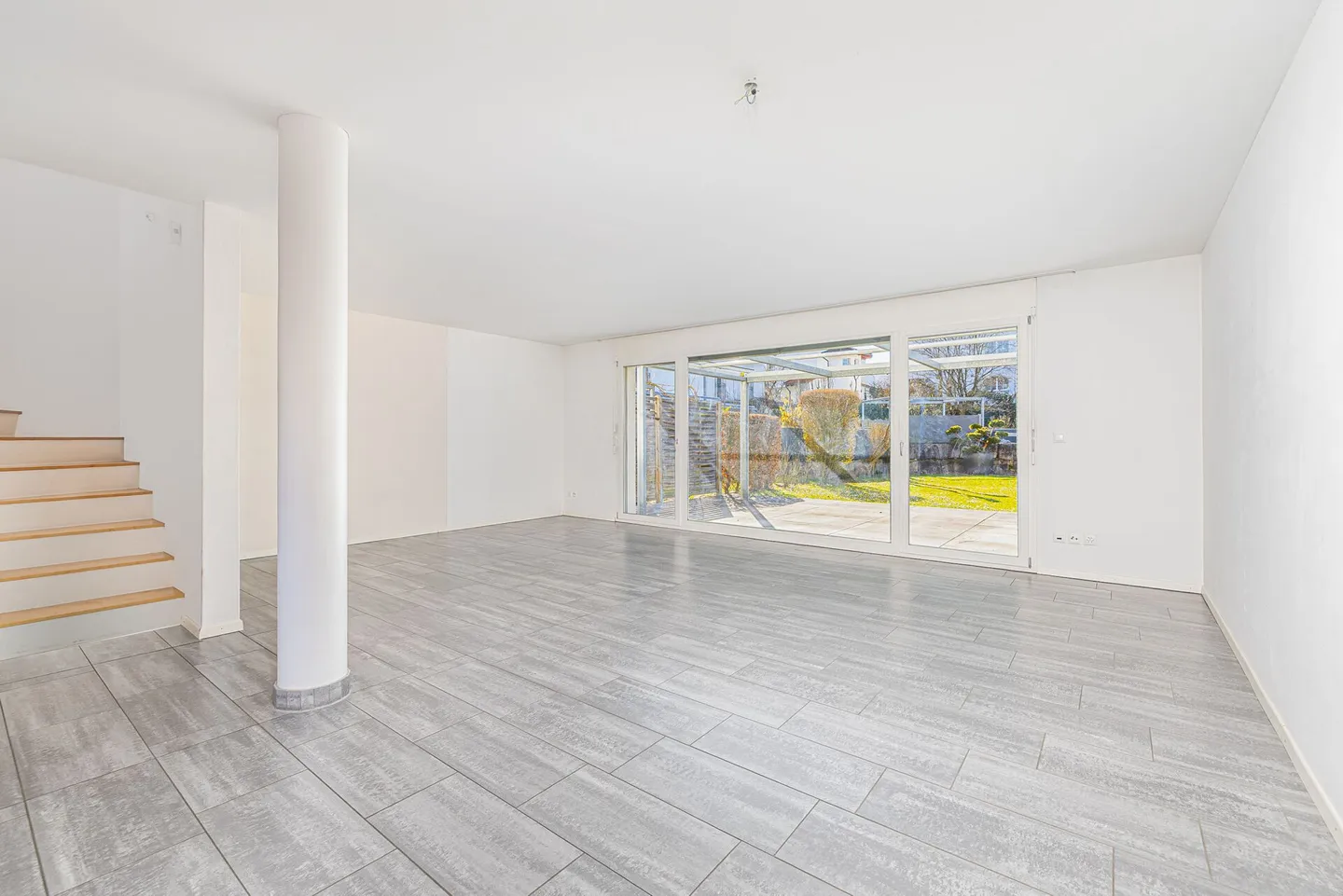 Large 6.5-room terraced house - Photo 3 of 13