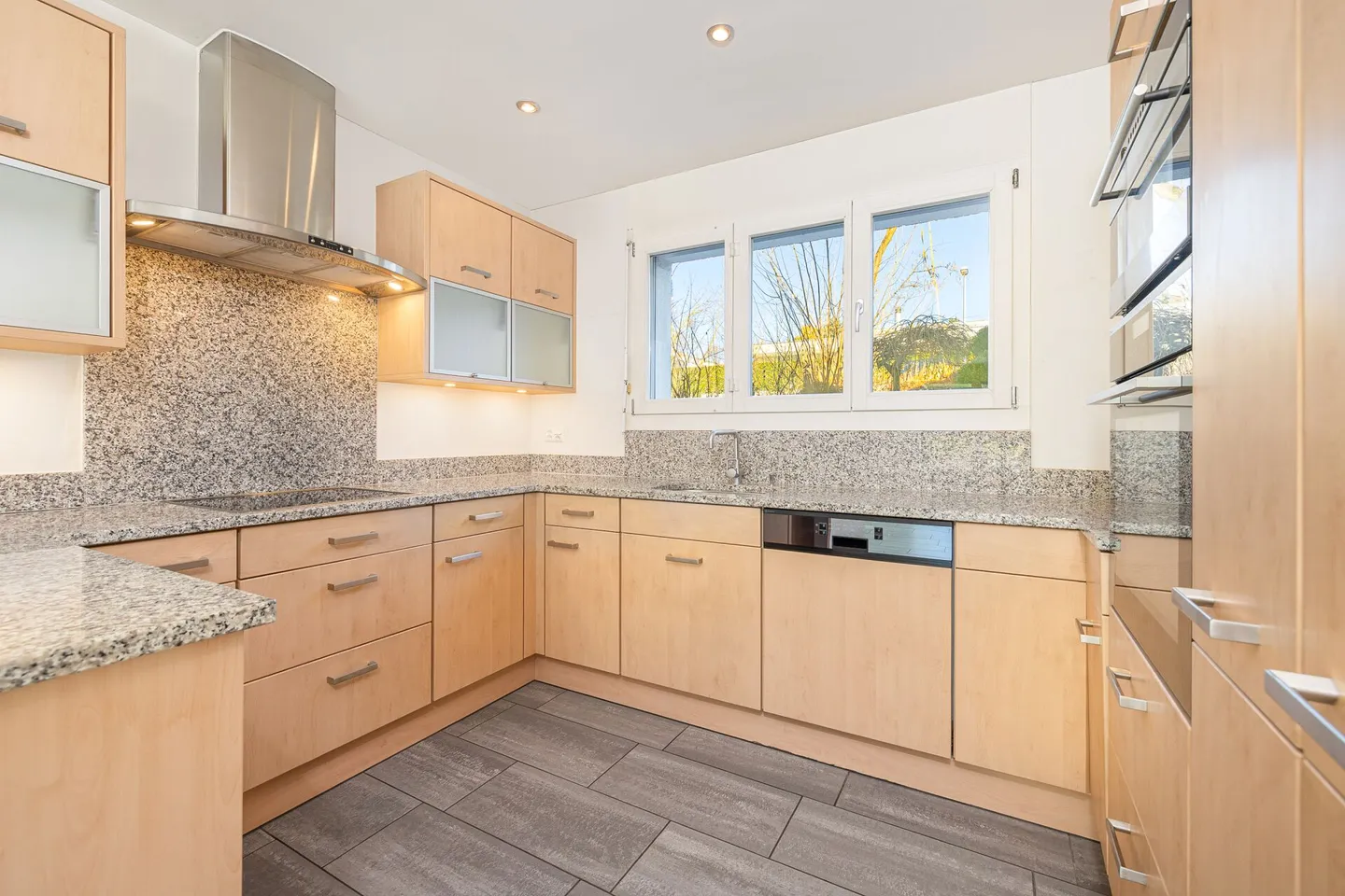 Large 6.5-room terraced house - Photo 5 of 13