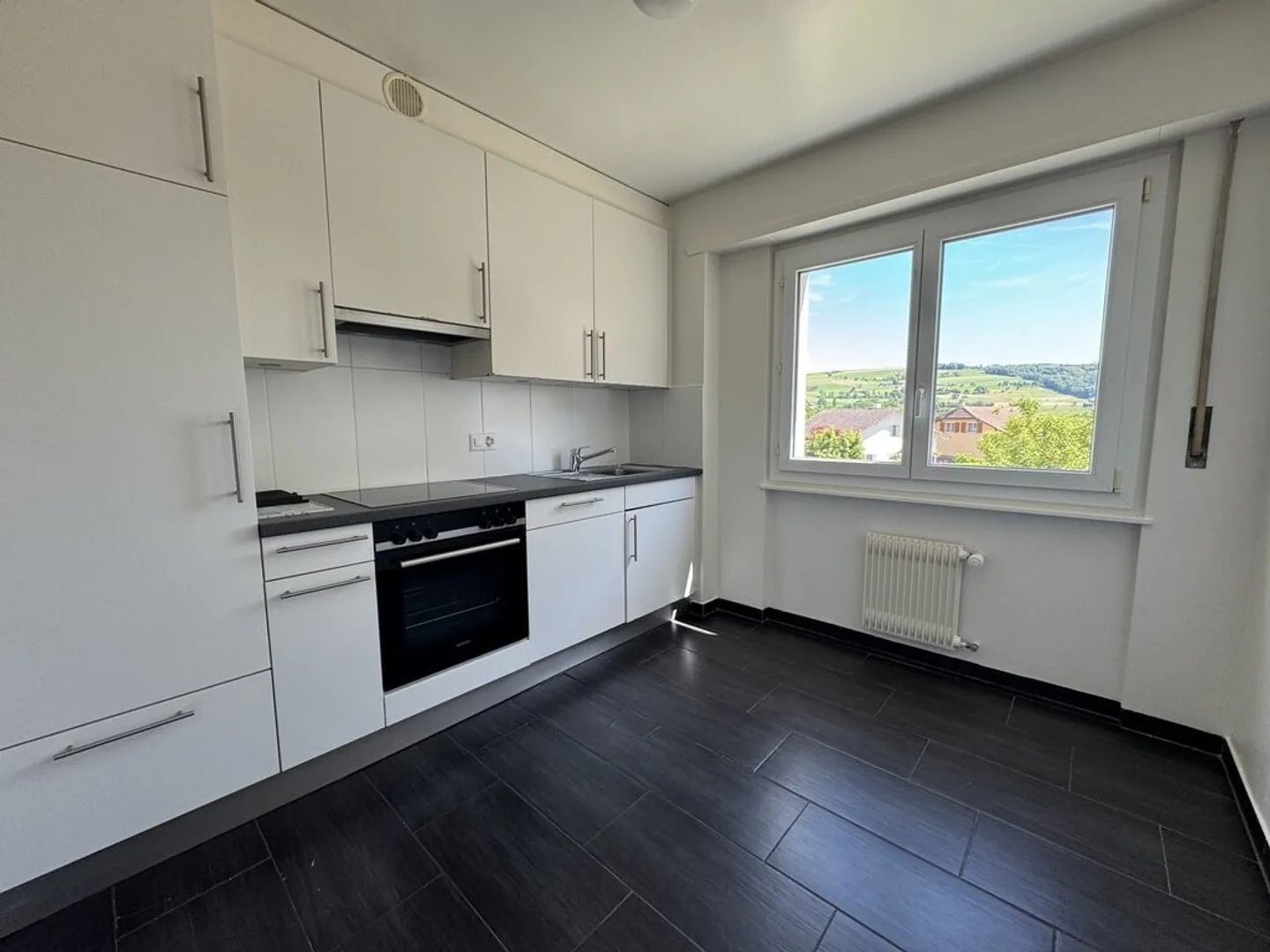 Appartement lumineux avec balcon - Photo 2 sur 8