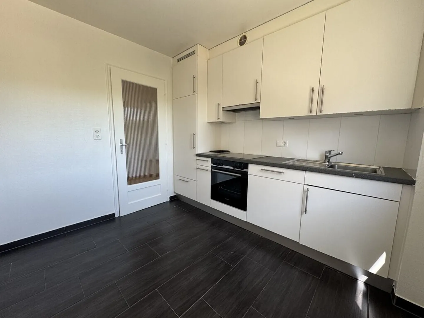 Appartement lumineux avec balcon - Photo 3 sur 8
