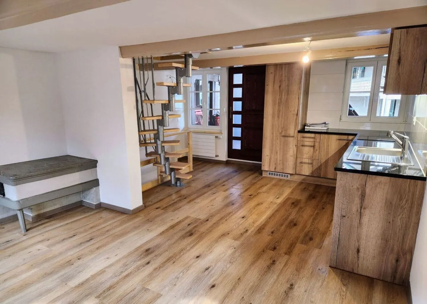 Casa plurifamiliare con 3 appartamenti e spazio commerciale vicino alla stazione - Dorfstrasse 15 + 15a, Seftigen - Foto 6 di 12