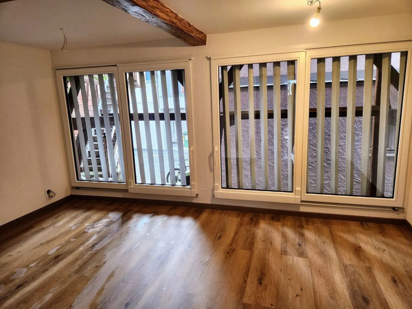 Casa plurifamiliare con 3 appartamenti e spazio commerciale vicino alla stazione - Dorfstrasse 15 + 15a, Seftigen - Foto 10 di 12