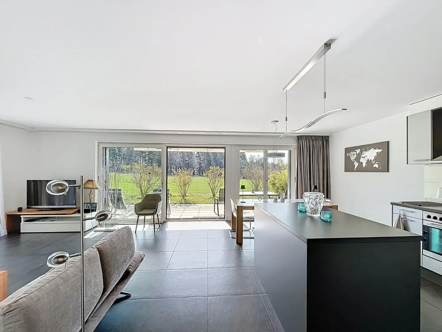 LAUSANNE - Montblesson: Superbe appartement de 5.5 pièces au rez-de-chaussée, calme, MINERGIE. Une exclusivité d'Immo-Consulting SA. - Photo 3 sur 12