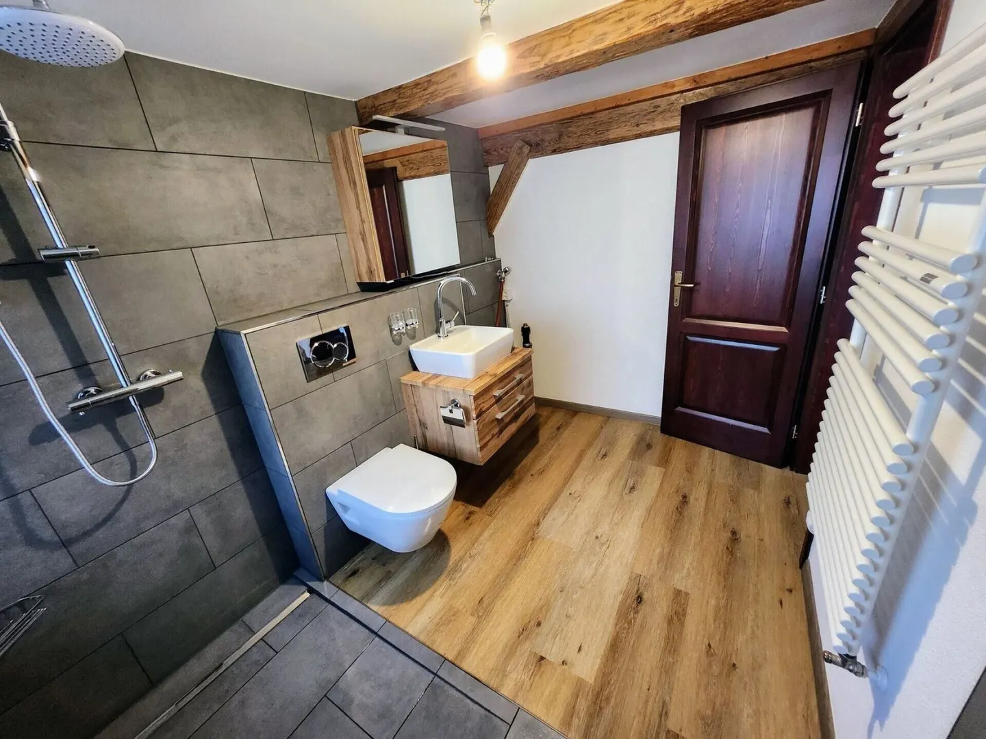 Casa plurifamiliare con 3 appartamenti e spazio commerciale vicino alla stazione - Dorfstrasse 15 + 15a, Seftigen - Foto 12 di 12