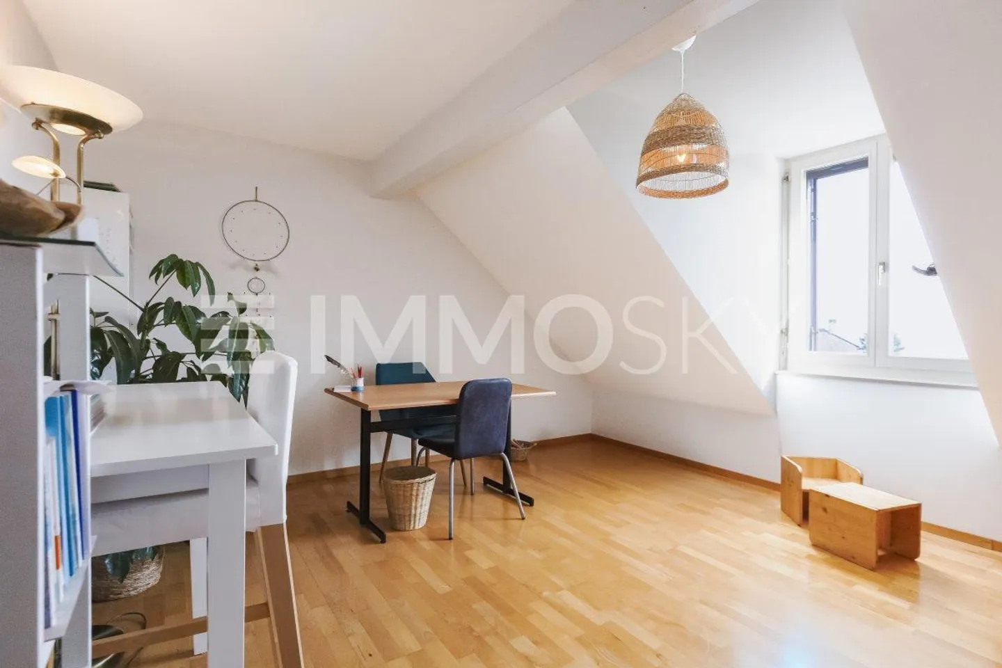Penthouse avec vue et grandes pièces ! - Photo 4 sur 5