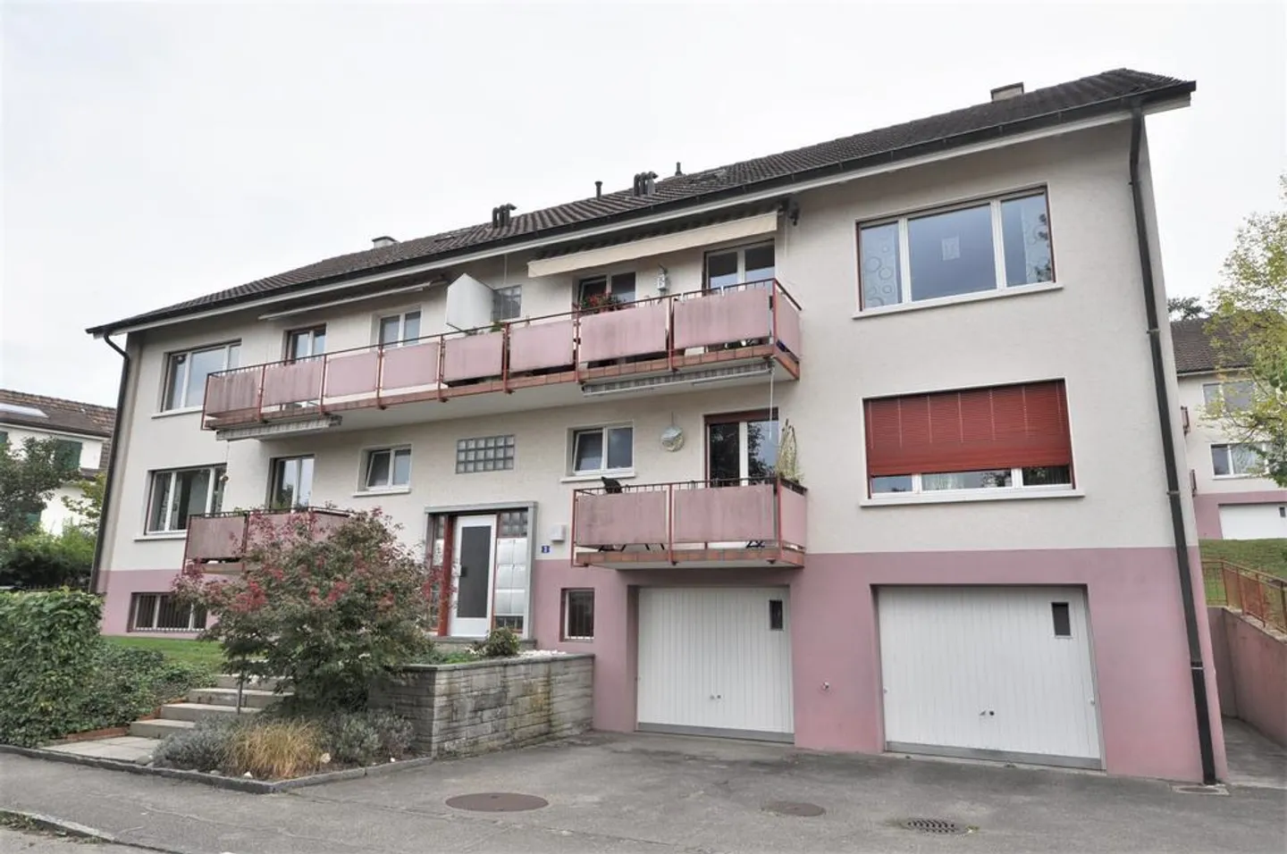 Outdoor parking space for rent in Bottmingen - Photo 1 of 1
