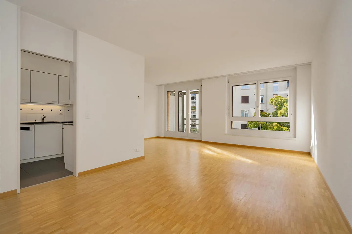Charming Maisonette Apartment in Central Location in Bern - Photo 5 of 13