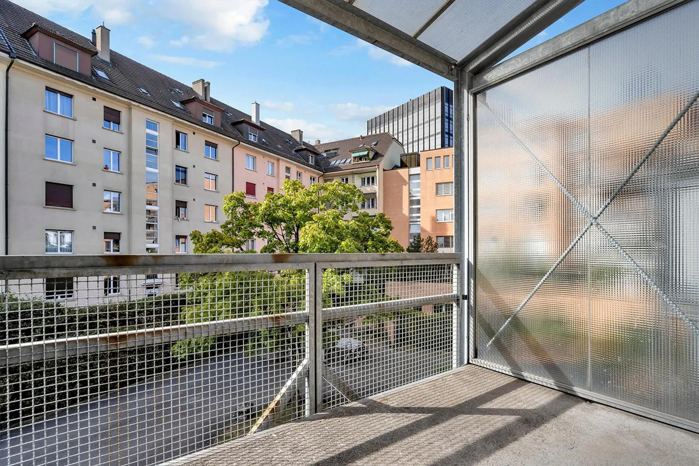 Charming Maisonette Apartment in Central Location in Bern - Photo 7 of 13