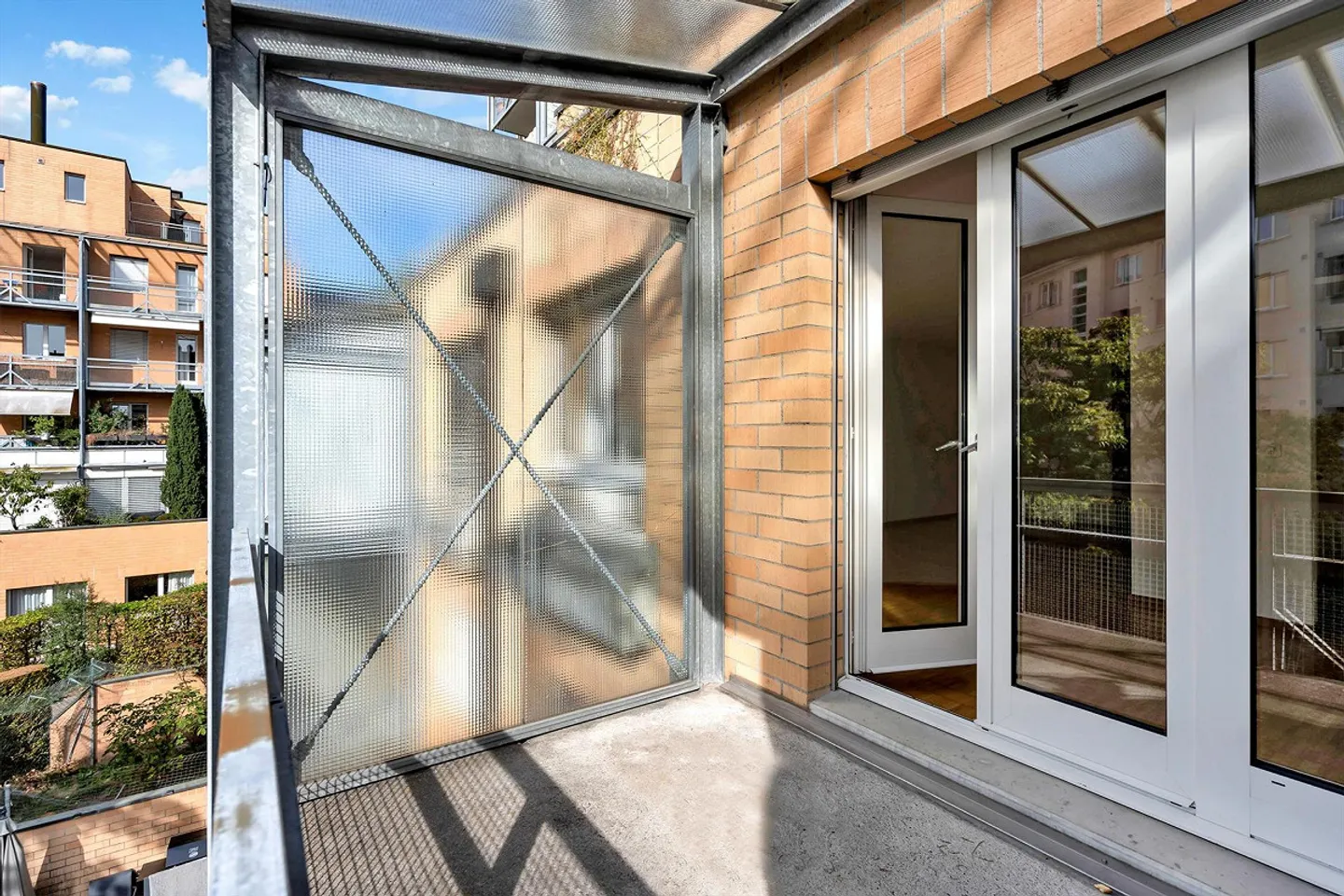 Charming Maisonette Apartment in Central Location in Bern - Photo 8 of 13