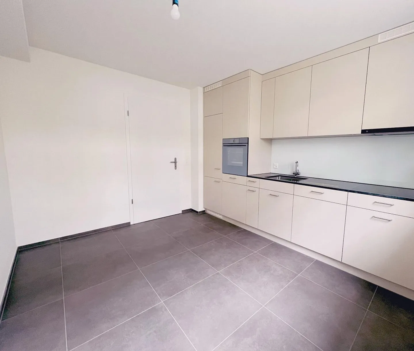 SPACIOUS APARTMENT WITH CHARM & SUNSHINE - Photo 2 of 10