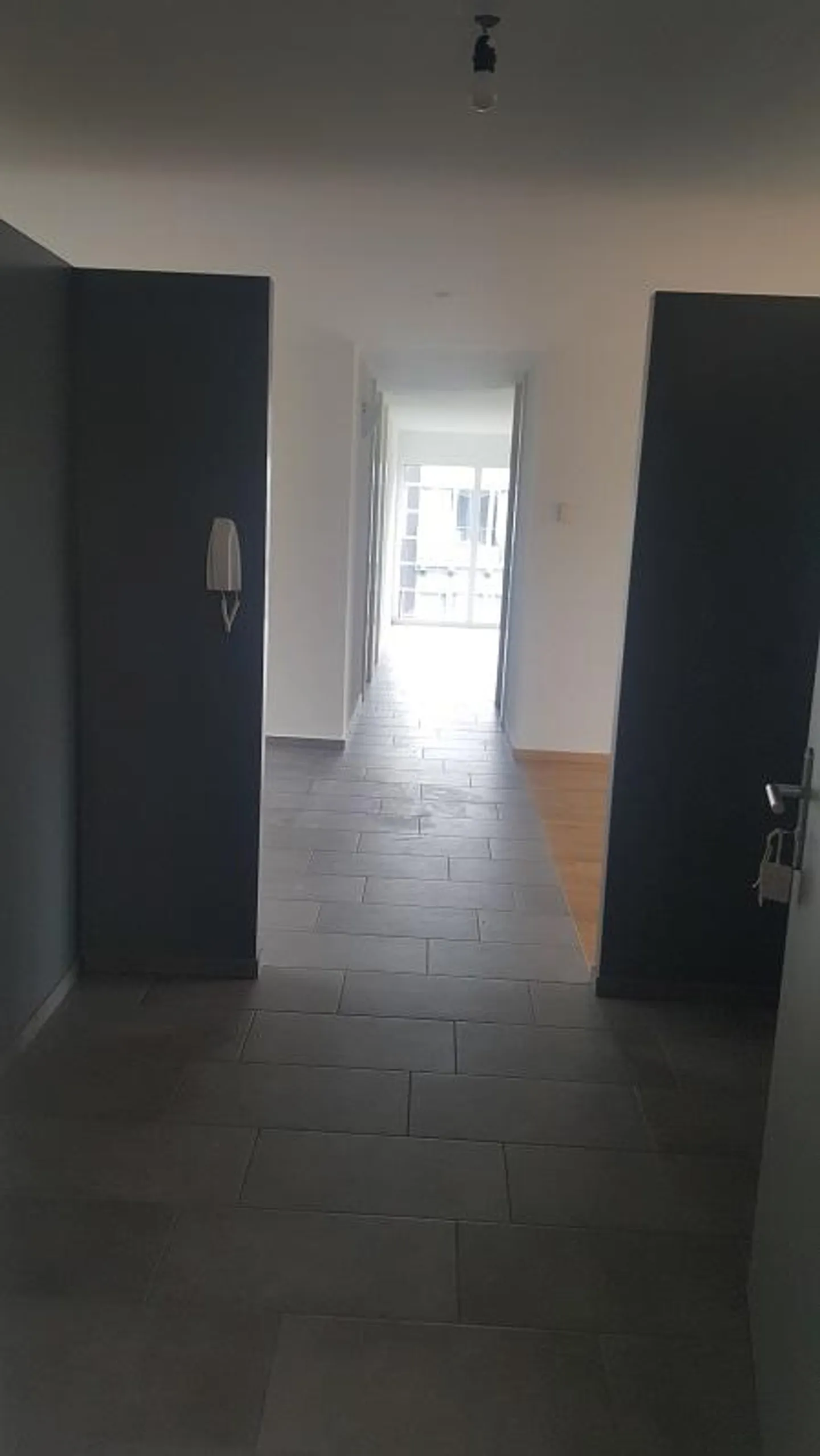 Spazioso appartamento di 5 locali - Foto 4 di 8