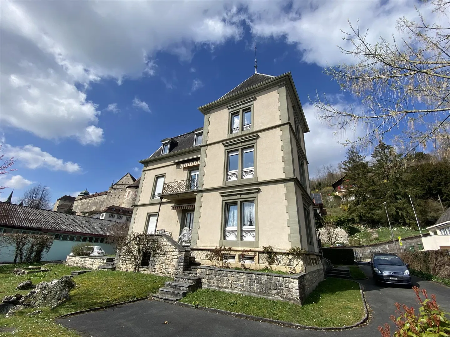 Wohngebäude - Foto 1 von 17