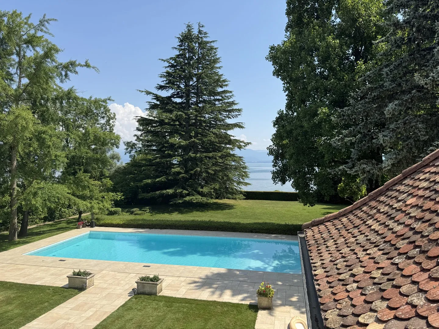 Elegant Lakeside Villa - Photo 6 of 8