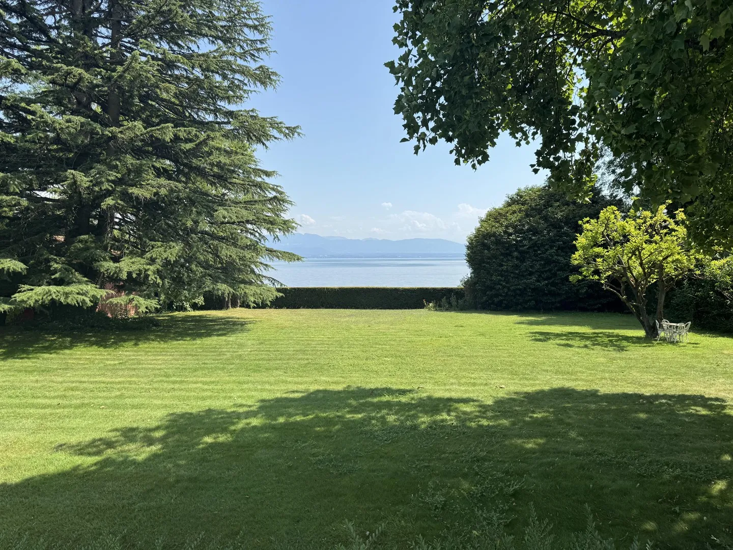 Elegant Lakeside Villa - Photo 3 of 8