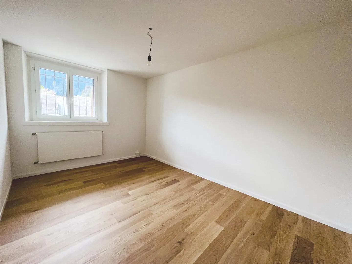 SPACIOUS APARTMENT WITH CHARM & SUNSHINE - Photo 6 of 10