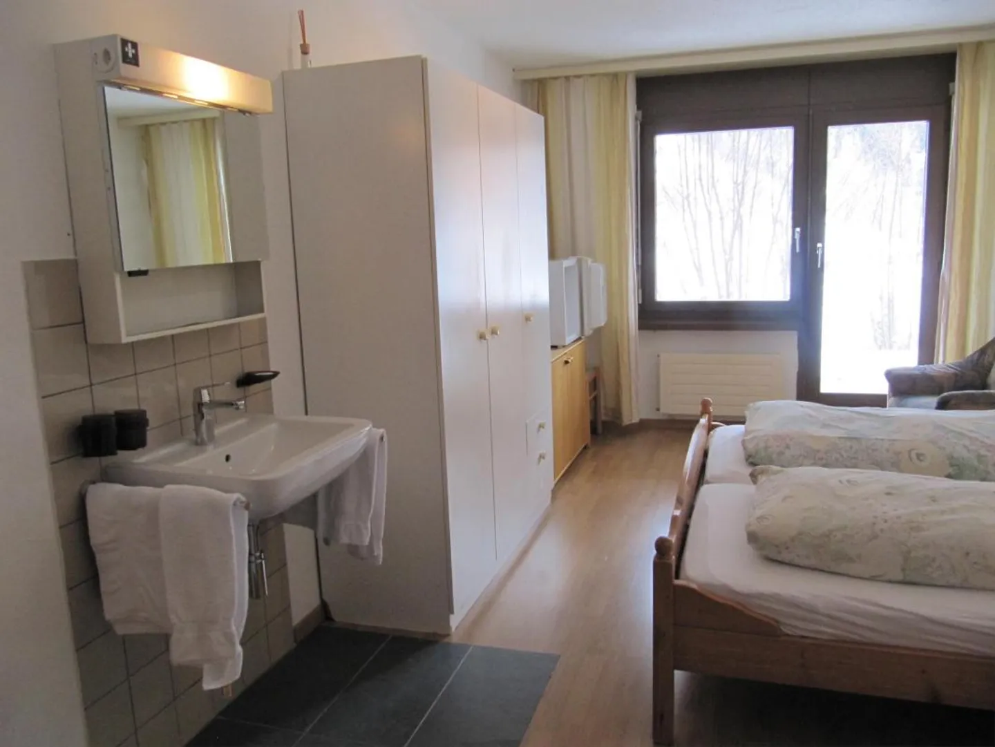 Möbliertes Zimmer mit Terrasse - Foto 3 von 5