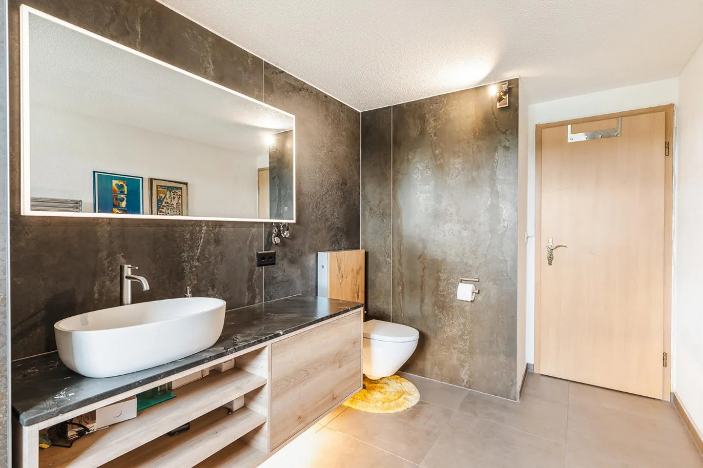 Charming and Versatile Apartment - Photo 8 of 9