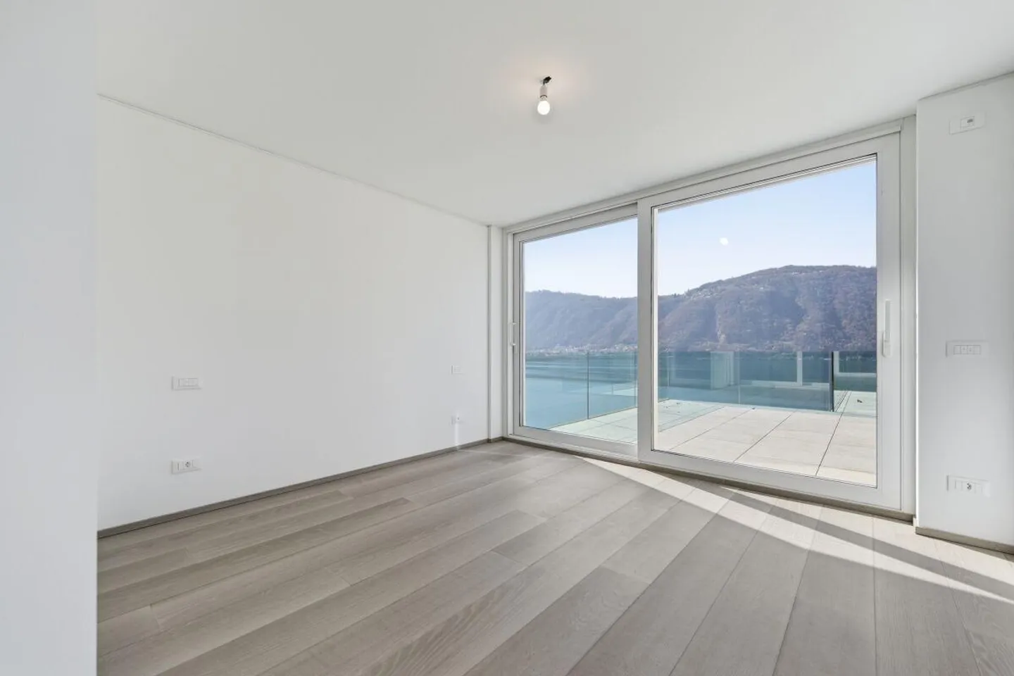 Ceresio Residence 52: penthouse with large panoramic terrace - Photo 7 of 14