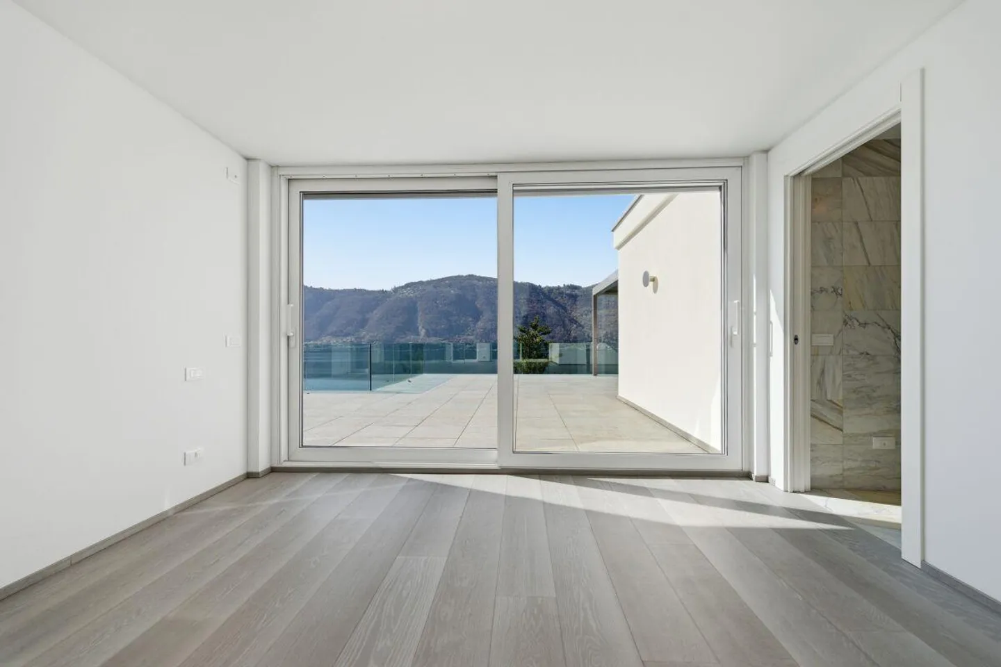 Ceresio Residence 52: penthouse with large panoramic terrace - Photo 8 of 14